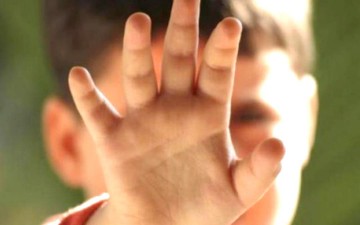 Minorul care a obligat doi copii să facă sex, cercetat sub control judiciar